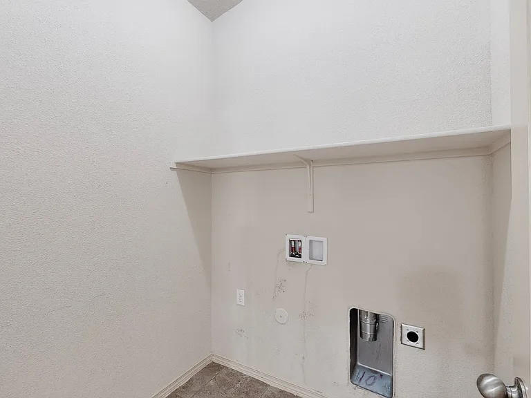 2304 Honey Dew St — Photo 31