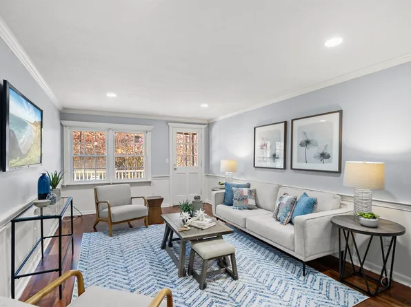 9 Elm St APT 1, Acton, MA 01720