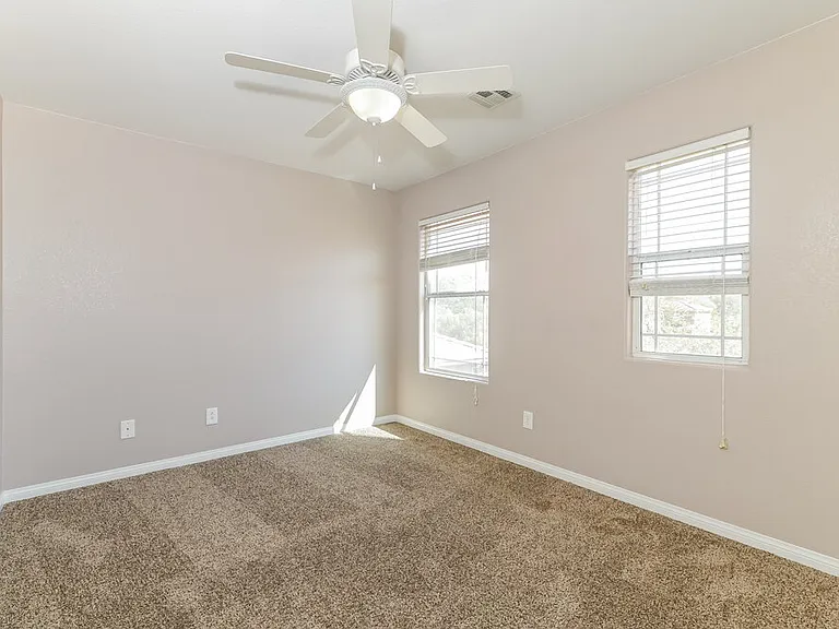 10012 Pelham Park Ave — Photo 12