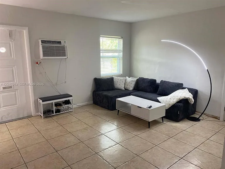 1212 NW 11th Ct — Photo 1