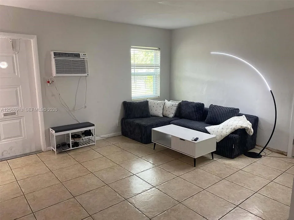 1212 NW 11th Ct