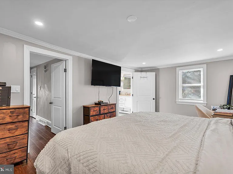 406 Kings Hwy E — Photo 22
