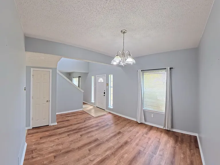1209 Montclair Dr — Photo 8