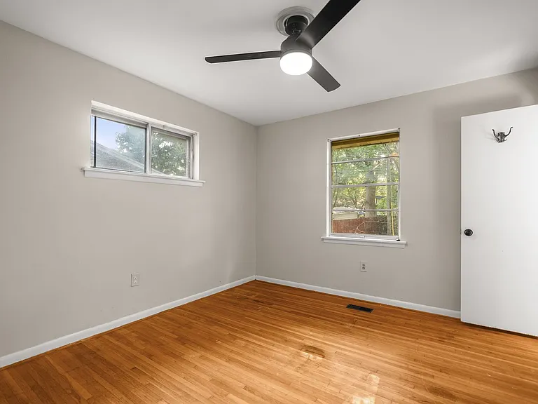 602 W Devon Ave — Photo 26