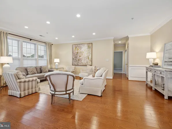 800 Grand Champion Dr APT 304, Rockville, MD 20850