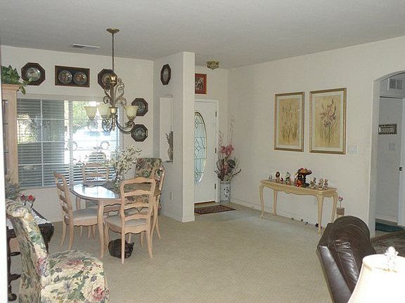 Entryway/Dining