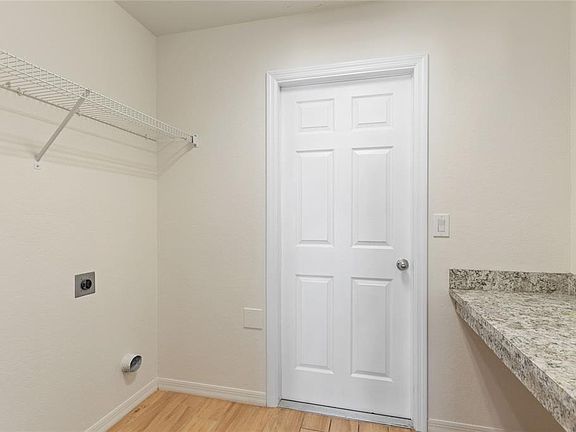 5th image of 2009 DANES COURT