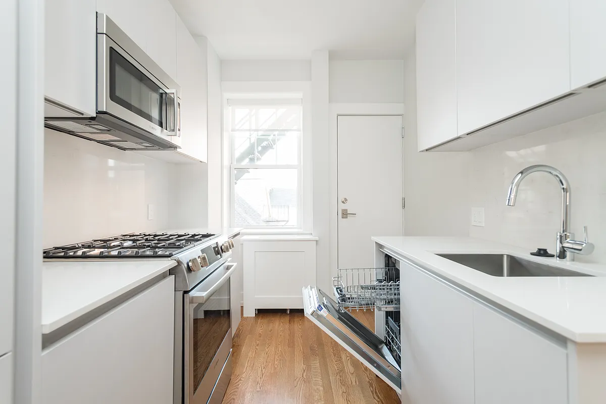 Building Photo - 17-A Forest St #32