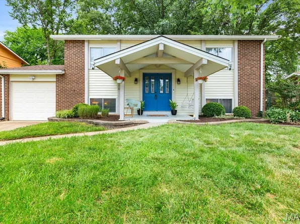 379 Messina Dr, Ballwin, MO 63021