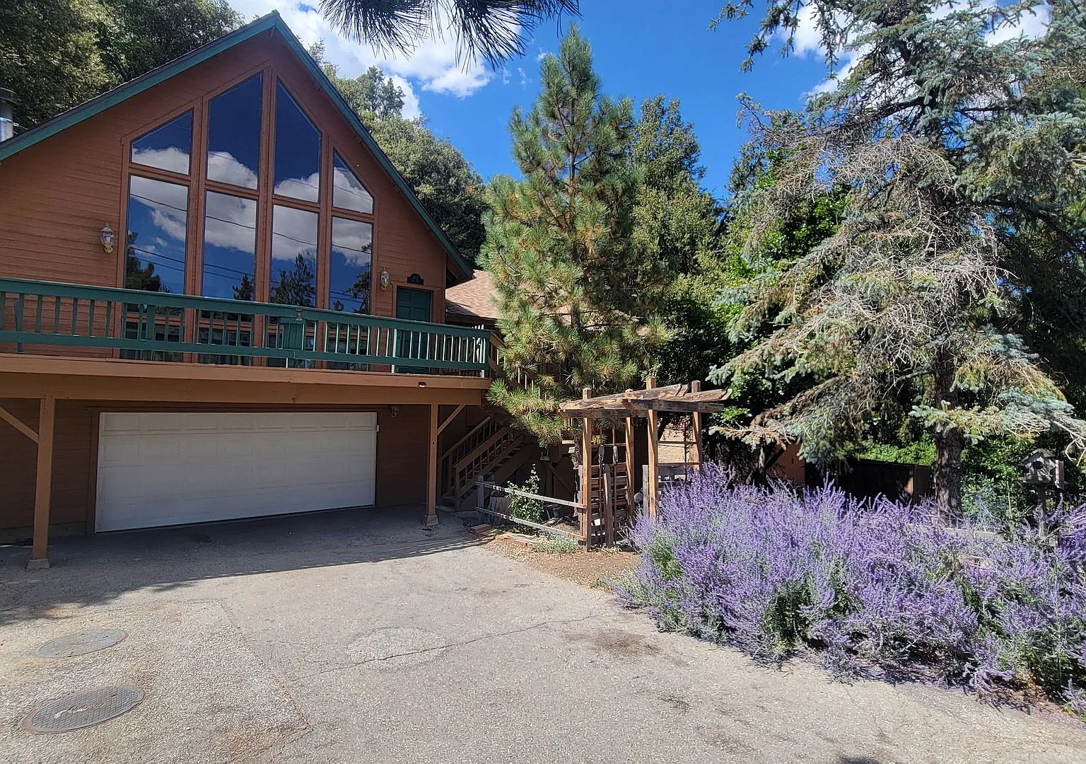 Spacious Mountain Retreat with Garage, Deck & Trail Access — Photo 1
