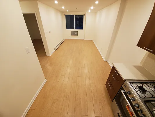 Rented by Metro Garden Realty NYC | media 44