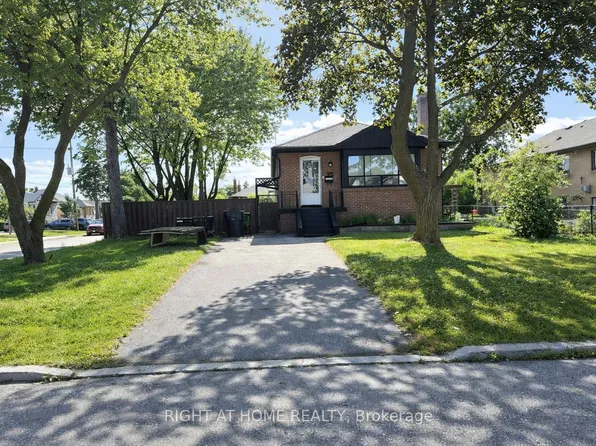 70 Bunnell Cres, Toronto, ON M3M 2C1