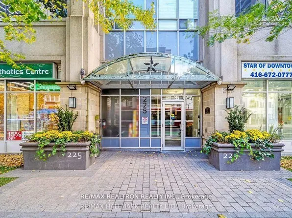 225 Wellesley St E Unit 709, Toronto, ON M4X 1X8