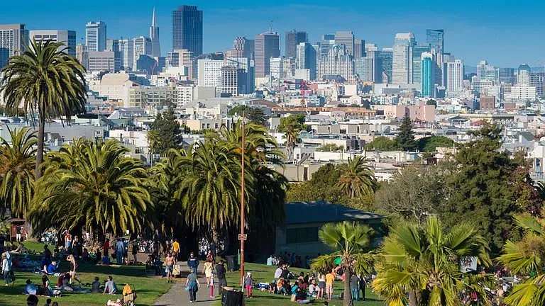 Dolores Park with a downtown view is a block away.