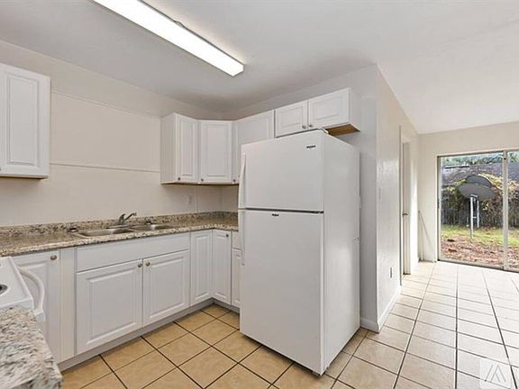 4th image of 3315 SE 22nd Pl