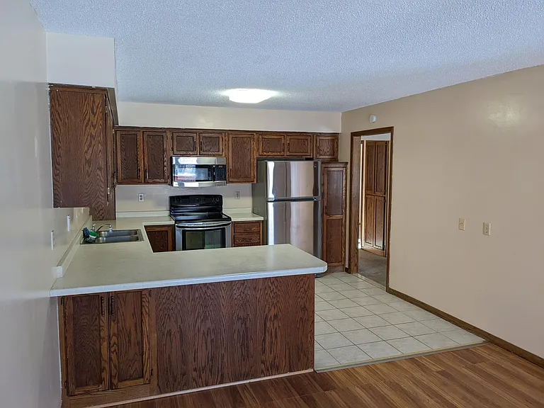 2300 Amberwood Dr — Photo 15
