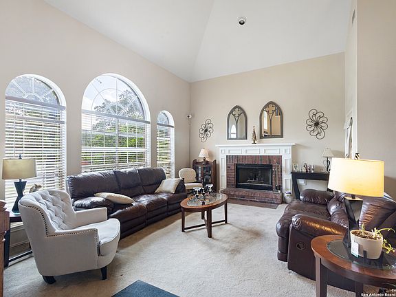 5th image of 1811 SAXONHILL DR