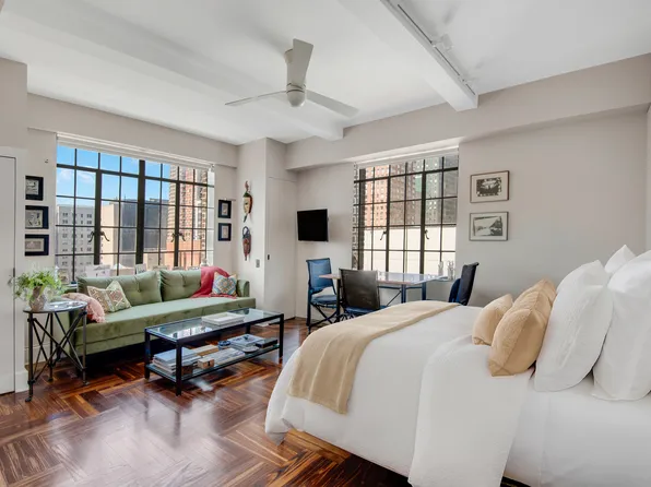 320 East 42nd Street image 4 of 13