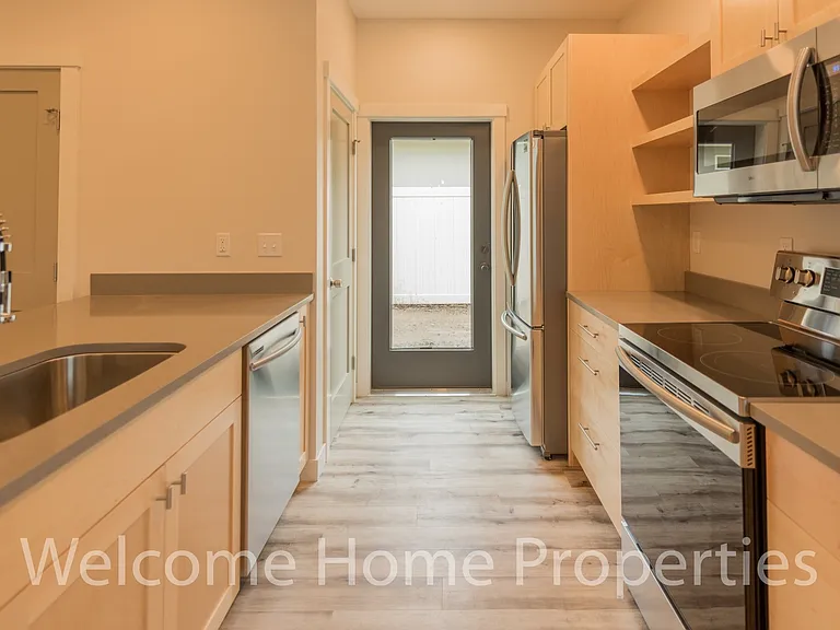 2 NE Hadley Way — Photo 11