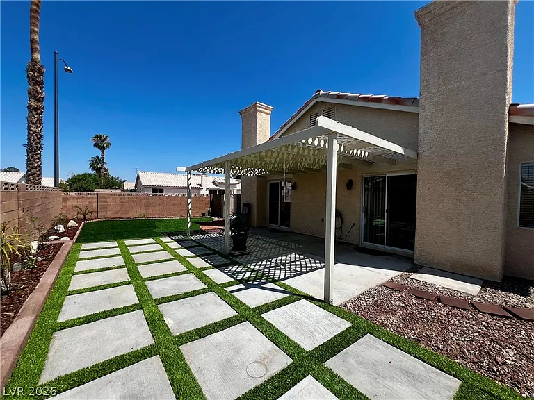 7100 Village Shore Ct — Photo 5