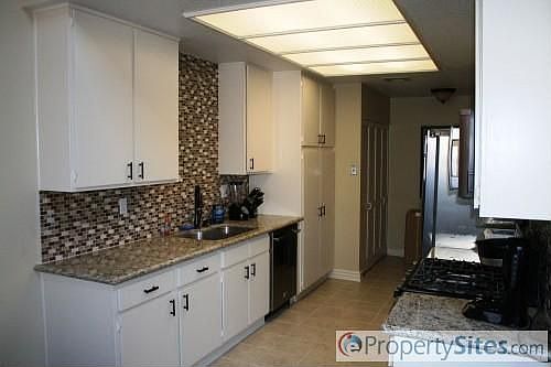 5th image of 13331 Moorpark St APT 318