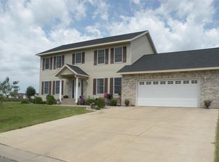 1296 Denver Ave SE, Hutchinson, MN 55350