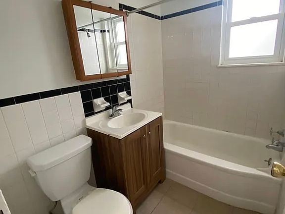 5th image of 231 E 244th St #B005