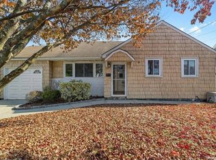 77 Eastgate Rd, Massapequa Park, NY 11762