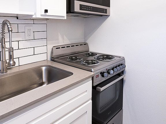 5th image of 1011 E Orange St #57