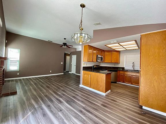 3rd image of 8114 Kingsbridge Dr