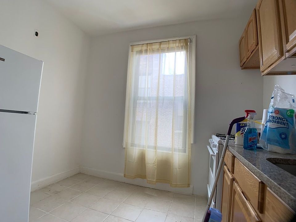 1st image of 2555 33rd St #3F