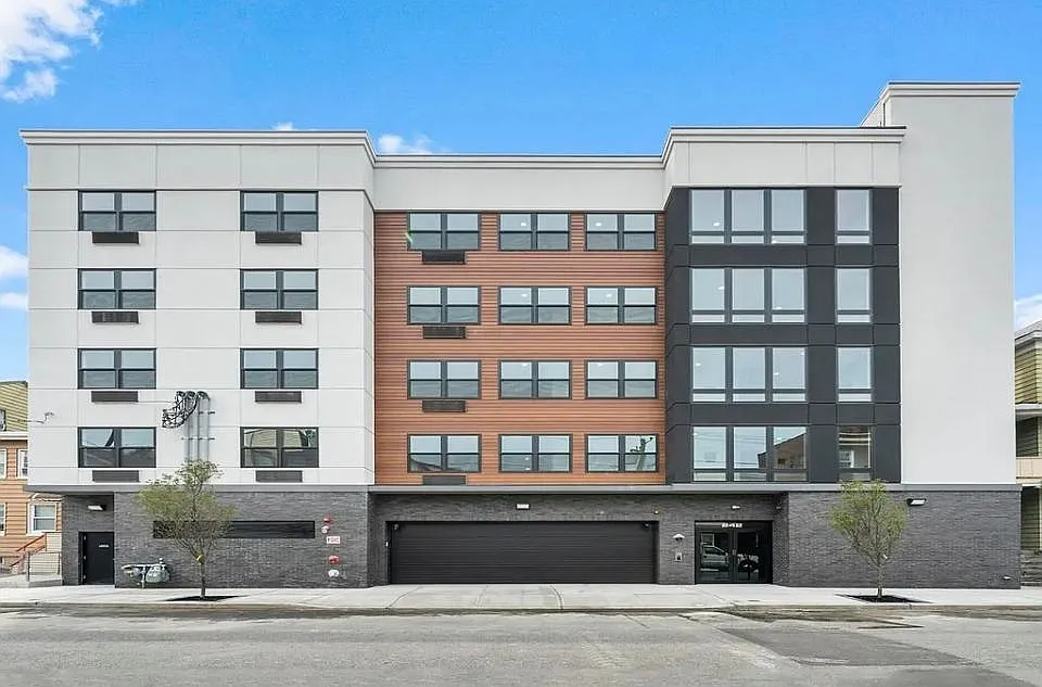 Building Photo - 242 Spring St #5