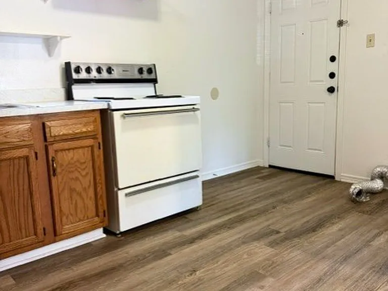 1704 Smith Dr — Photo 14