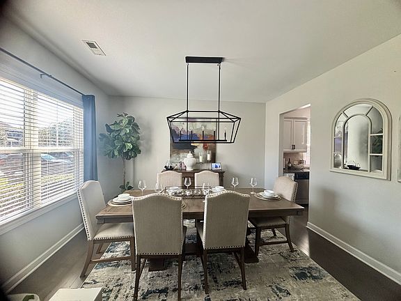 4th image of 215 Ambergate Dr