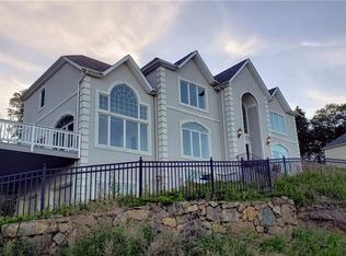 106 Overlook Rd, Pomona, NY 10970