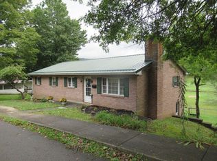 223 Cottonwood Pl, Rainelle, WV 25962