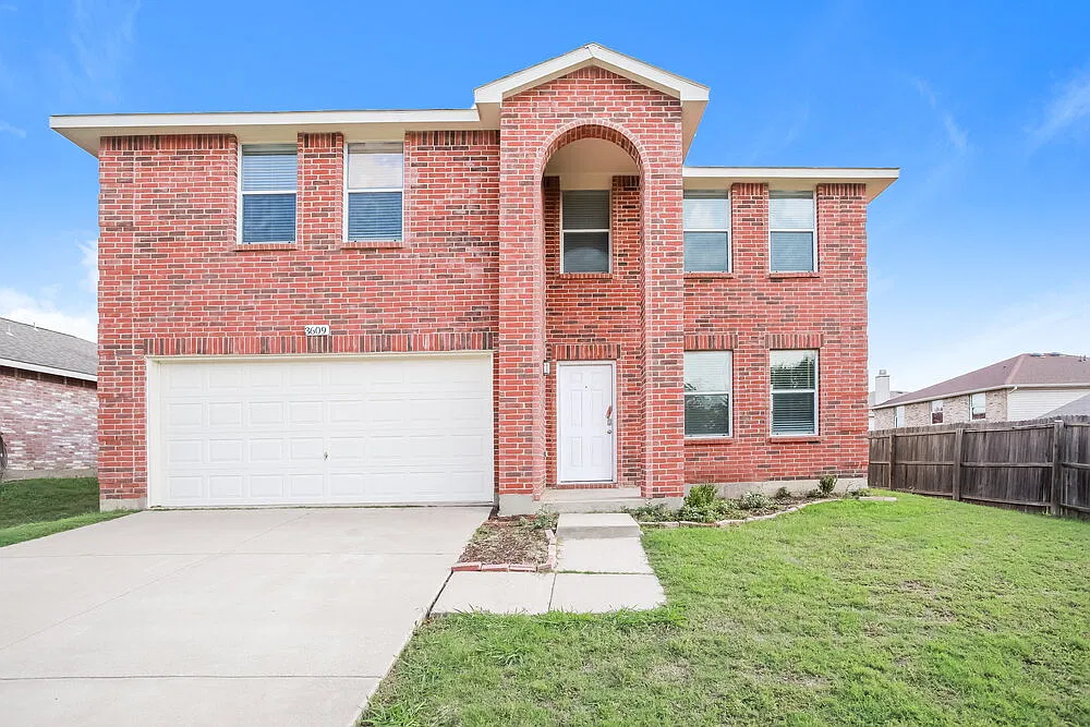 4 bed, 2.5 bath, 2917 sqft, $2,350 — Photo 1