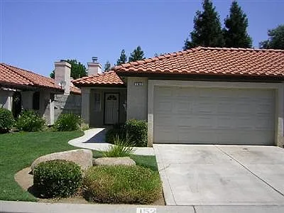 152 Crown Ln photo 1