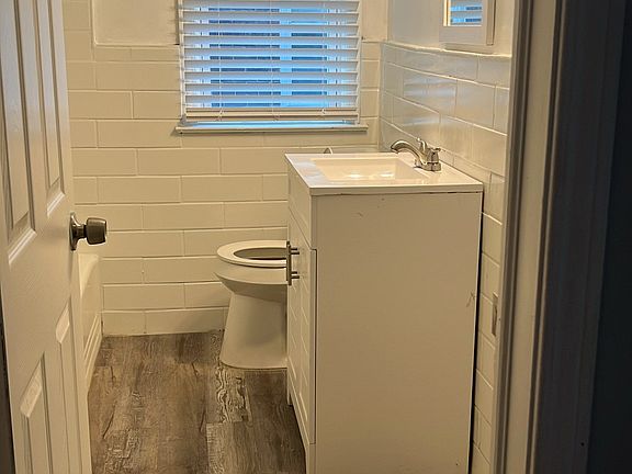 5th image of 8841 Grandville Ave