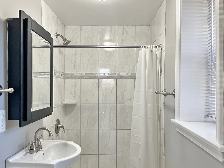 411-419 Thatcher Ave. — Photo 11