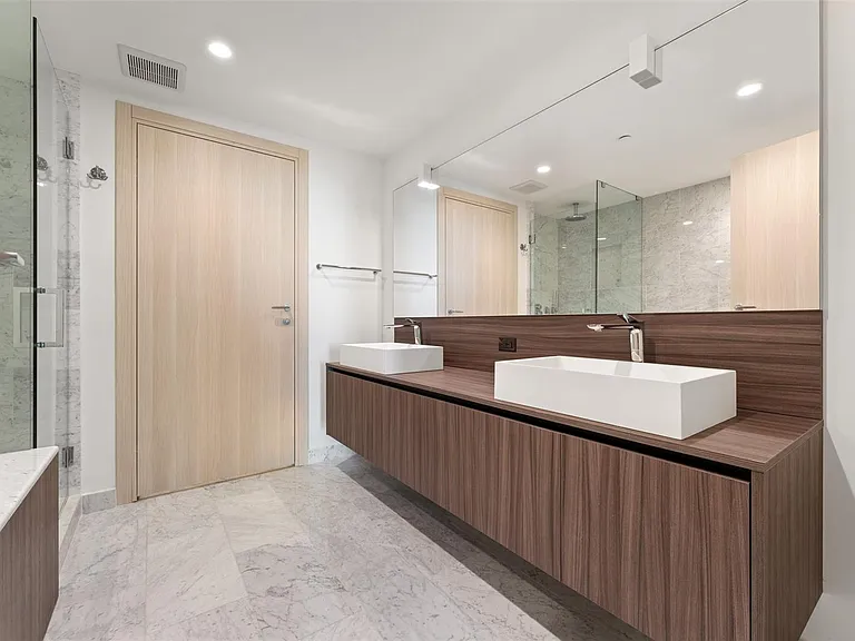 Brickell Plz — Photo 12