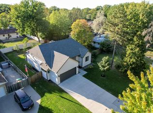 1431 Sumter Ave N, Golden Valley, MN 55427