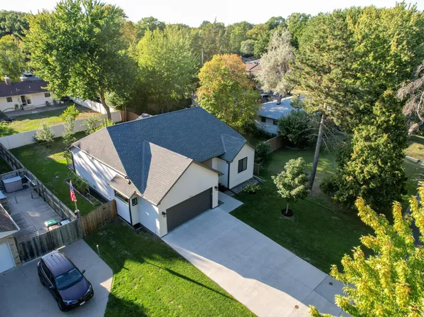 1431 Sumter Ave N, Golden Valley, MN 55427