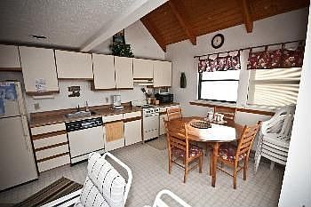 4th image of 48 Jeffrey Ln Unit 7C