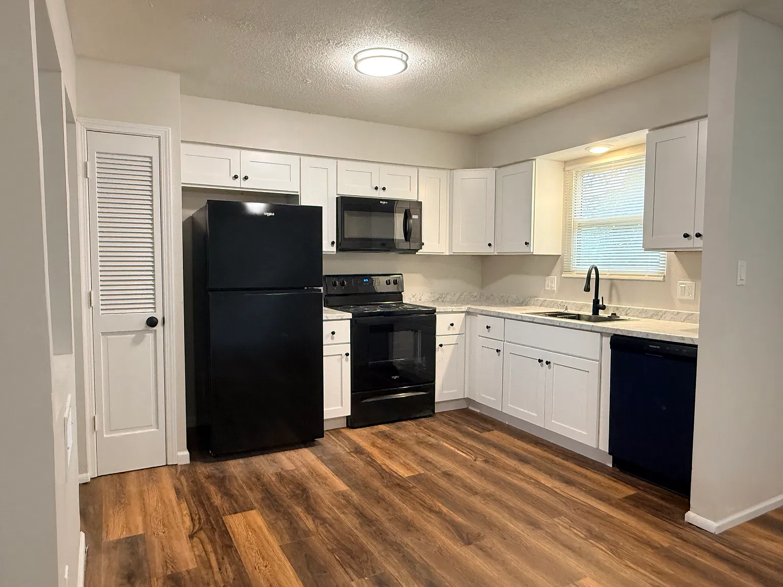 3 bed, 1.5 bath, $1,850 — Photo 4