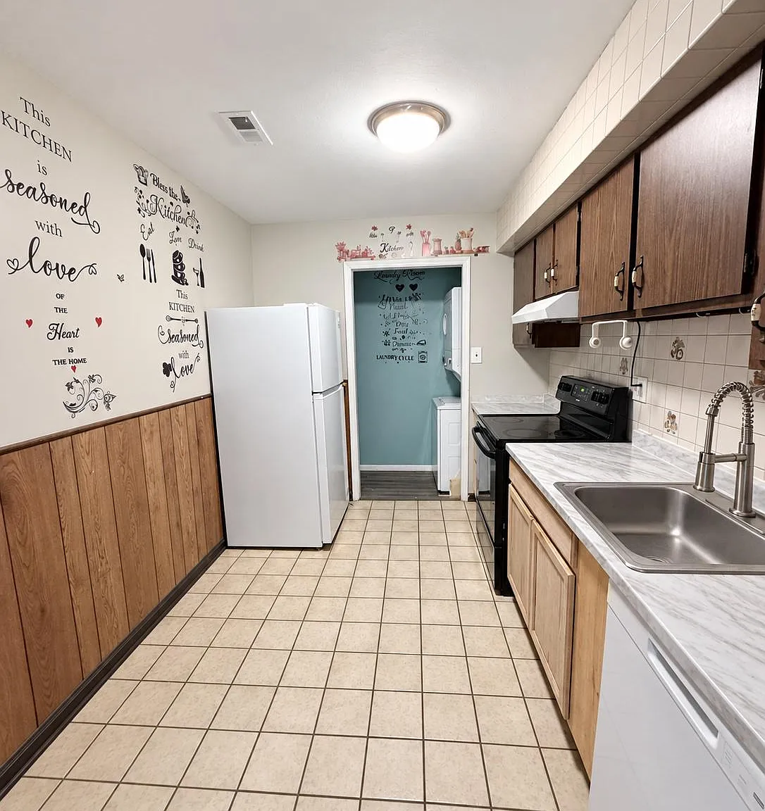 2 bed, 1.0 bath, 992 sqft, $2,000 — Photo 3