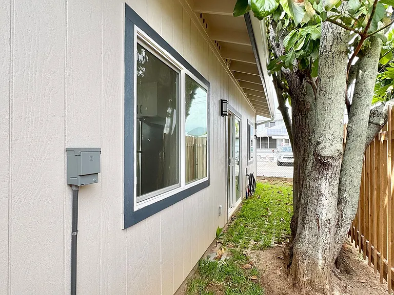 421 Olomana St #A — Photo 24
