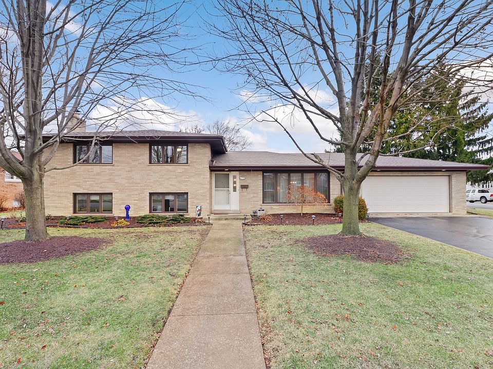 1st image of 476 E 164th Pl