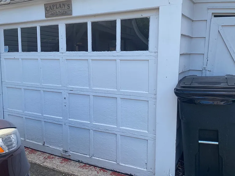 256 Bloomfield Ave — Photo 2