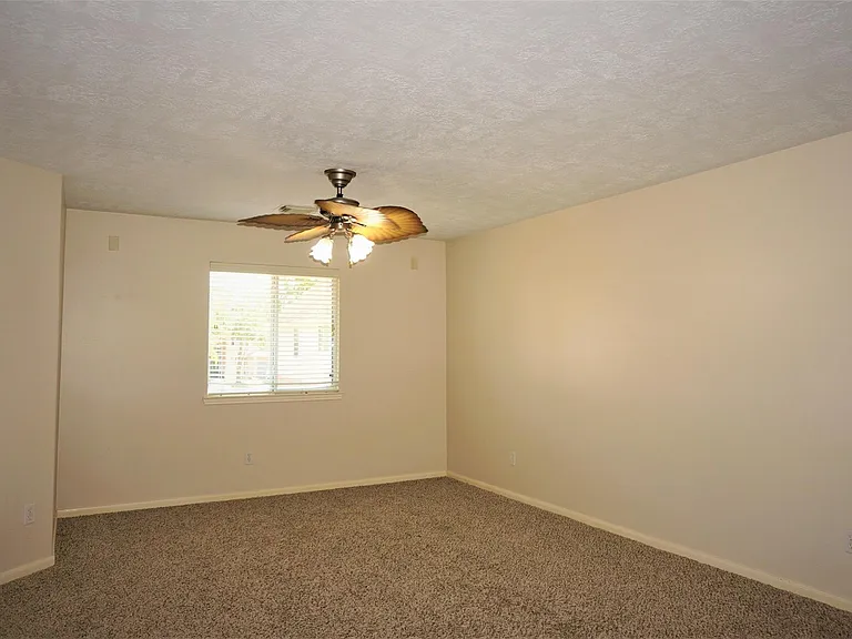 8123 Buffalo Springs Ct — Photo 18
